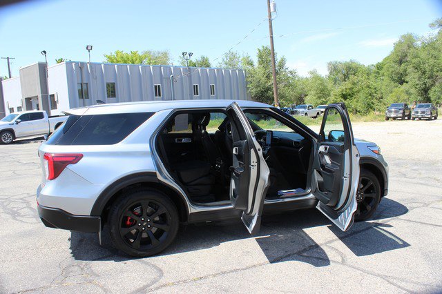 Used 2021 Ford Explorer ST w/ ST Street Pack image 18