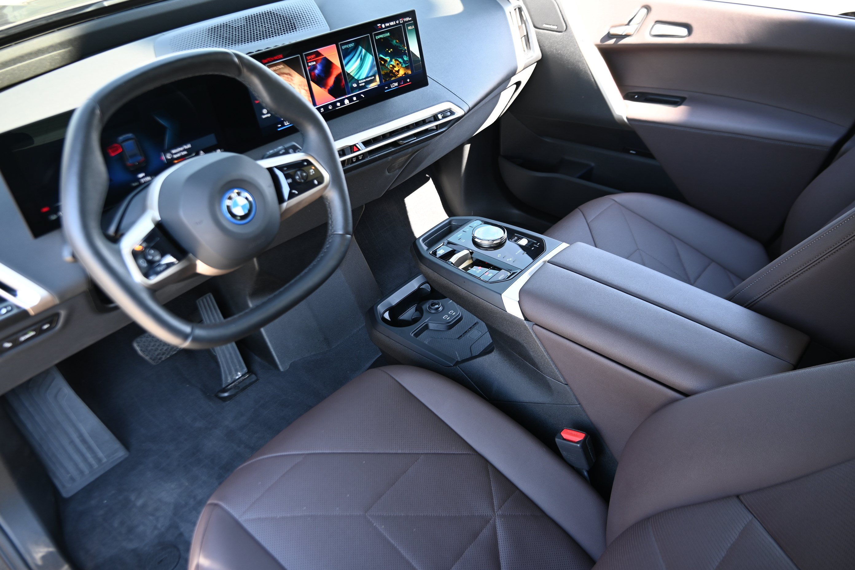 Certified 2024 BMW iX xDrive50 w/ Premium Package AWD/4WD image 13