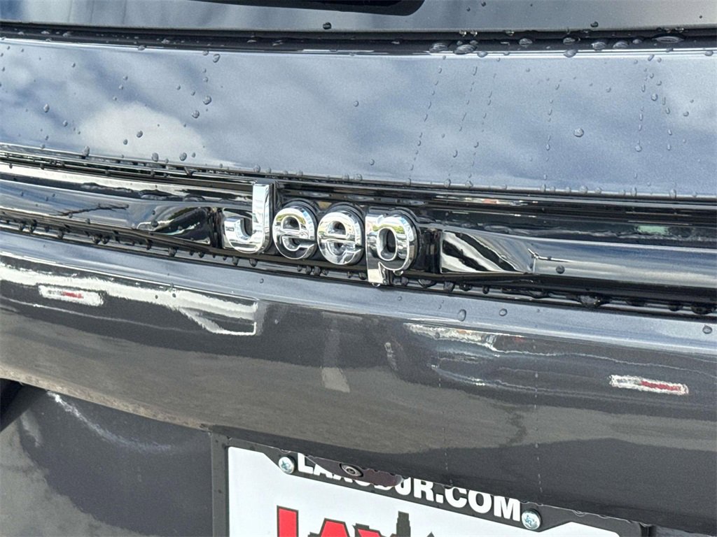 Used 2022 Jeep Grand Cherokee Laredo w/ Luxury Tech Group I image 5