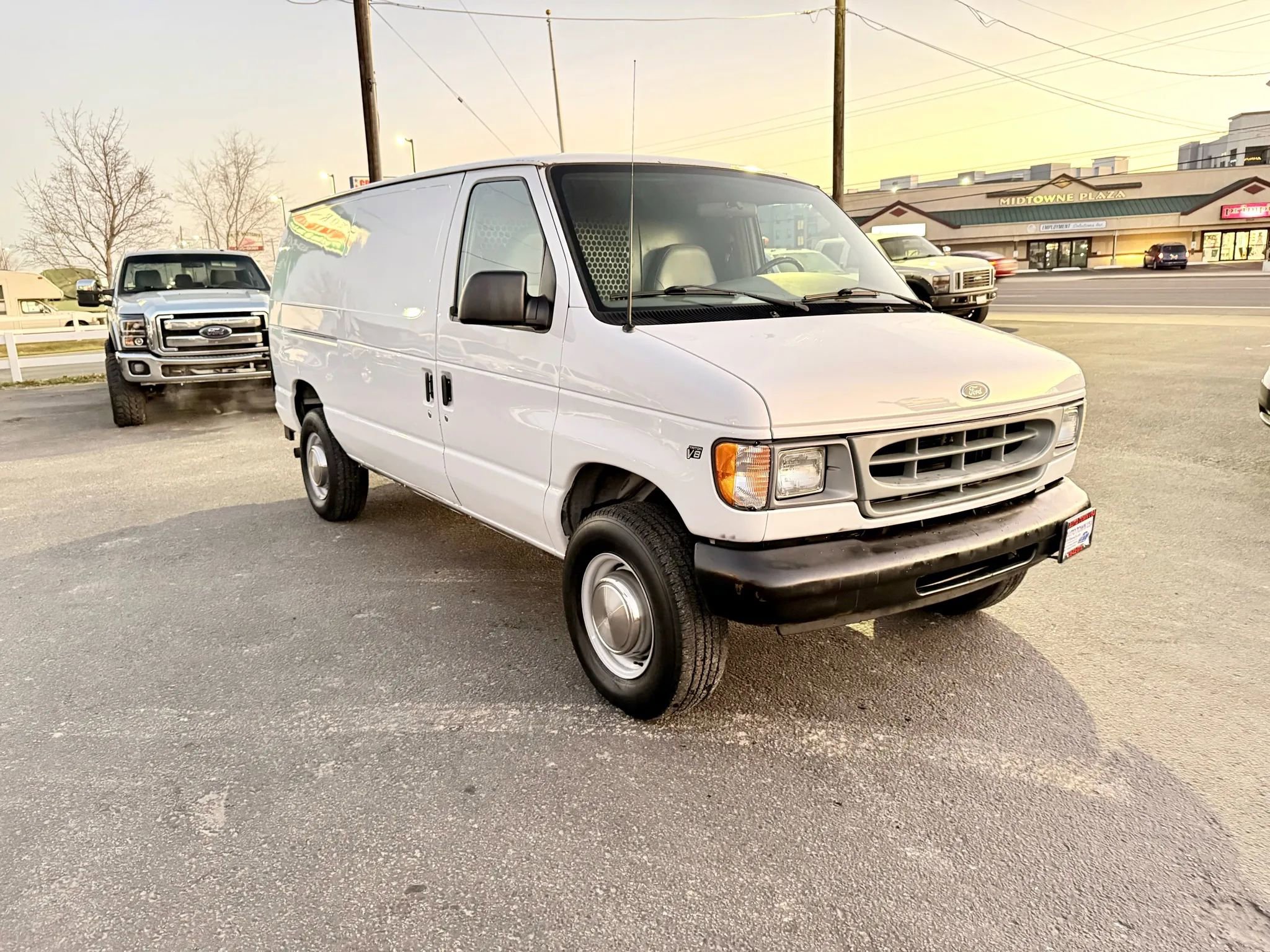 Used 2000 Ford E-350 and Econoline 350 Van image 7