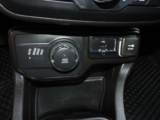 Used 2023 Jeep Renegade Latitude AWD/4WD image 26