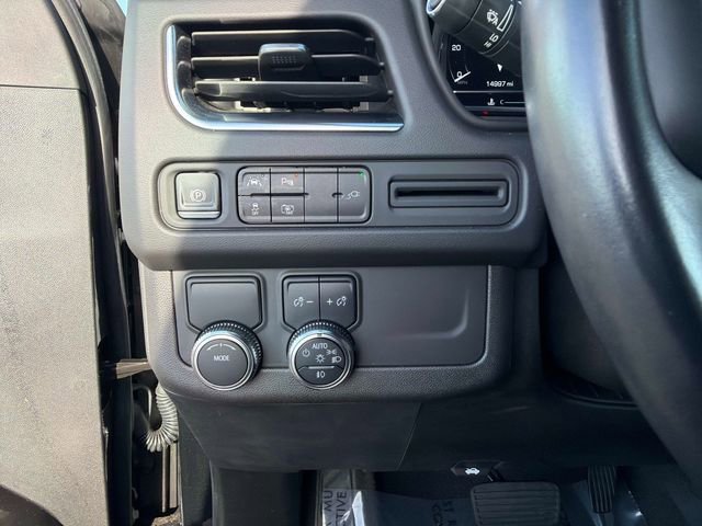 Used 2022 GMC Yukon XL SLT w/ SLT Premium Package image 30