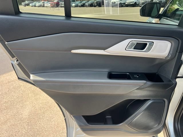 Used 2025 Ford Explorer Active w/ Active Comfort Package AWD/4WD image 17