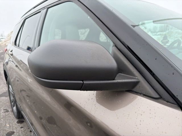 Certified 2021 Ford Explorer XLT w/ Equipment Group 202A image 4