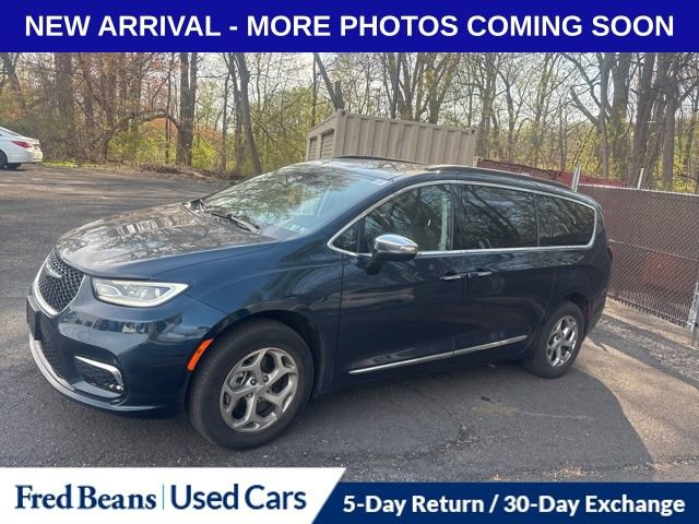 Used 2023 Chrysler Pacifica Limited image 6