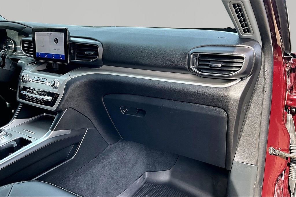 Certified 2022 Ford Explorer XLT w/ Equipment Group 202A image 17