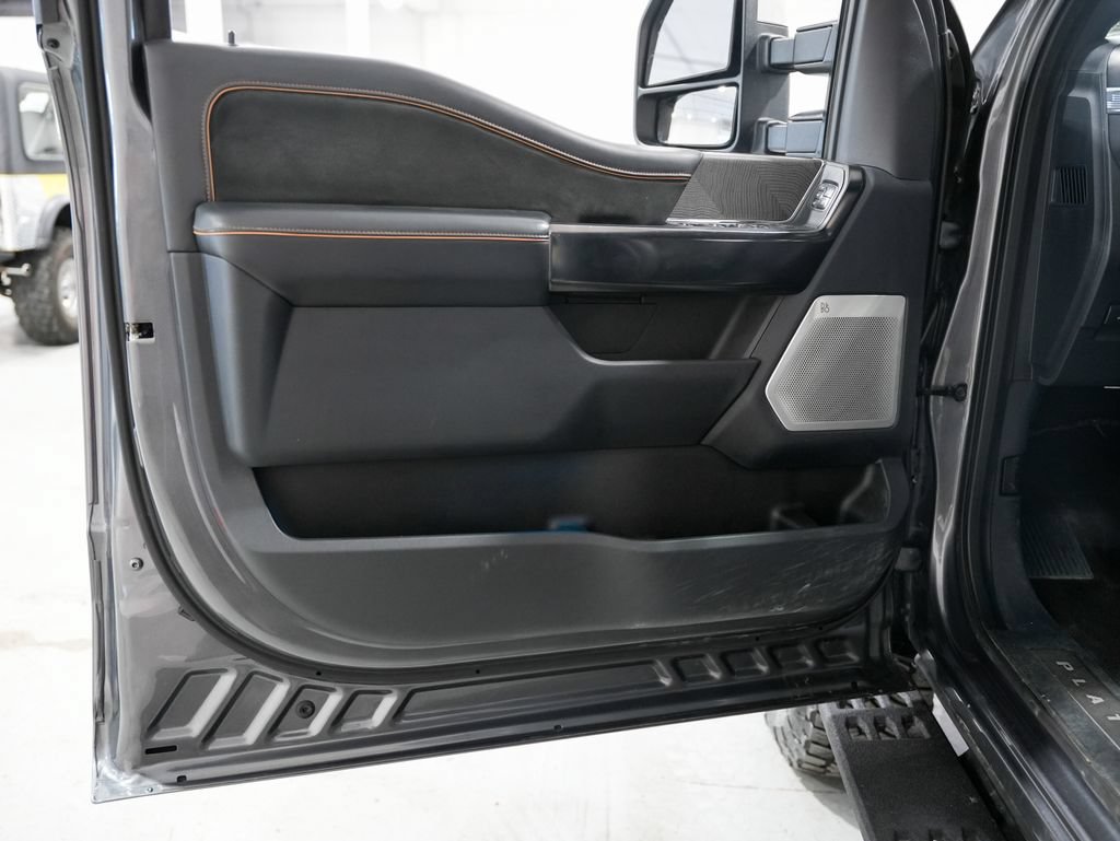 Used 2023 Ford F350 Platinum w/ Tremor Off-Road Package AWD/4WD image 33