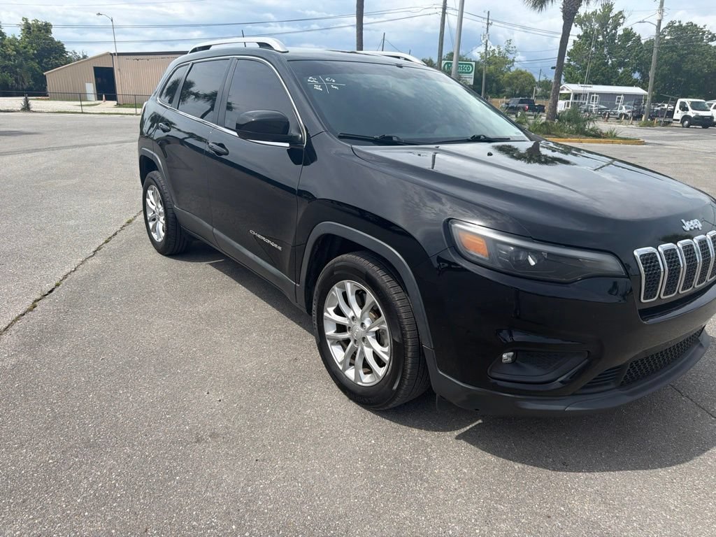 Used 2019 Jeep Cherokee Latitude w/ Popular Appearance Group FWD image 3