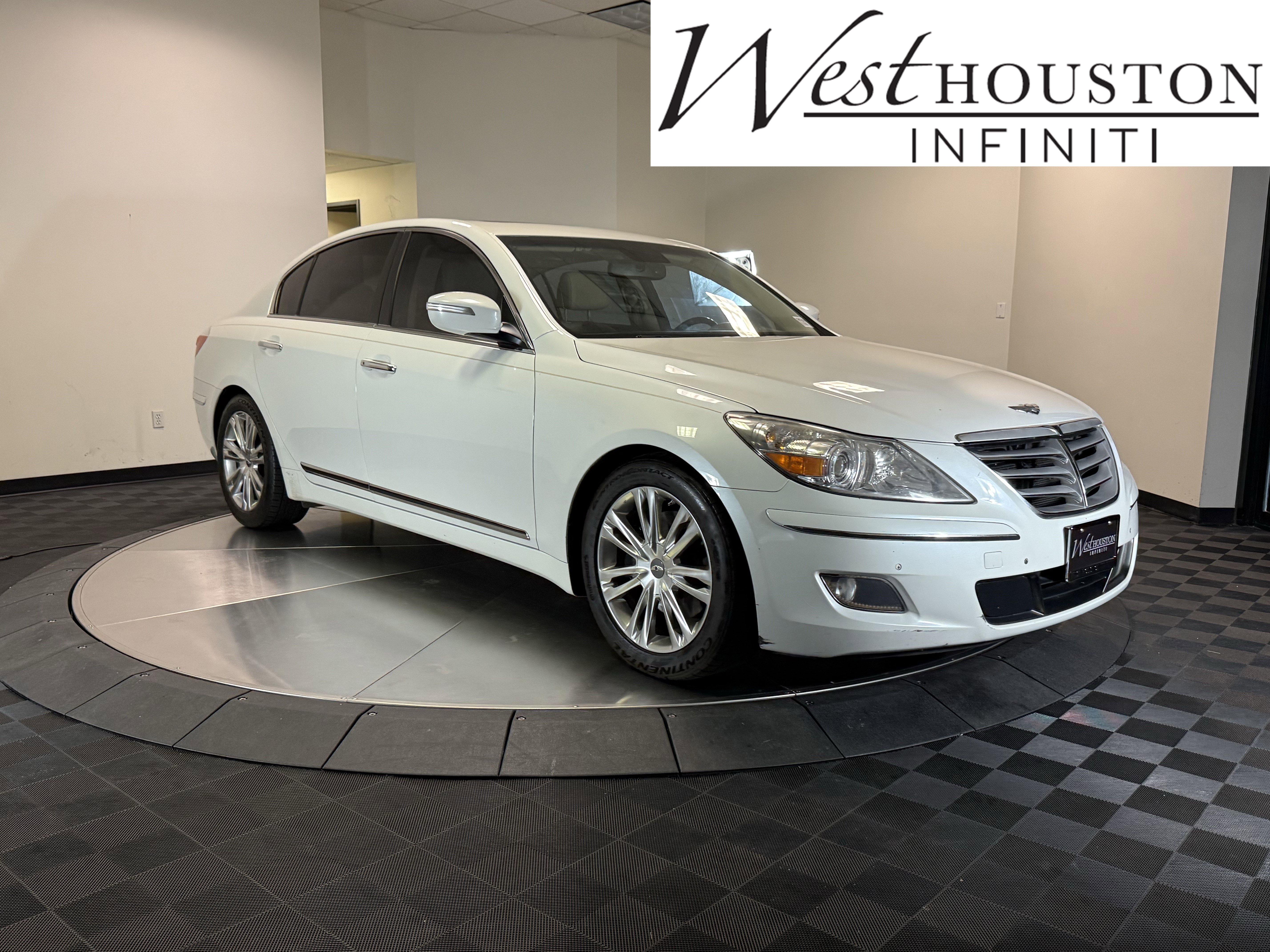 Used 2010 Hyundai Genesis 4.6 w/ Technology Pkg 5