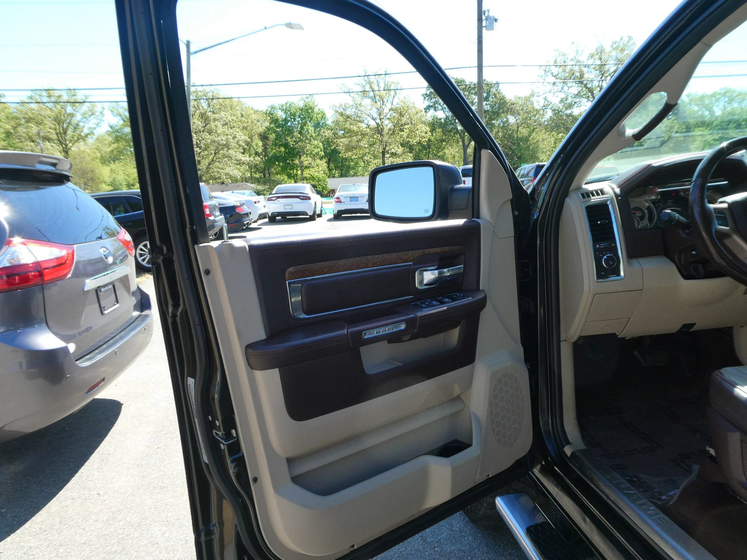 Used 2018 RAM 1500 Laramie Longhorn w/ Longhorn Southfork Package AWD/4WD image 13