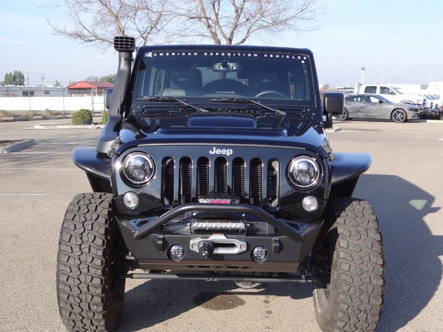 Used 2015 Jeep Wrangler Unlimited Rubicon w/ Connectivity Group AWD/4WD image 4