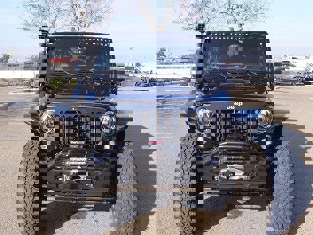 Used 2015 Jeep Wrangler Unlimited Rubicon w/ Connectivity Group image 4