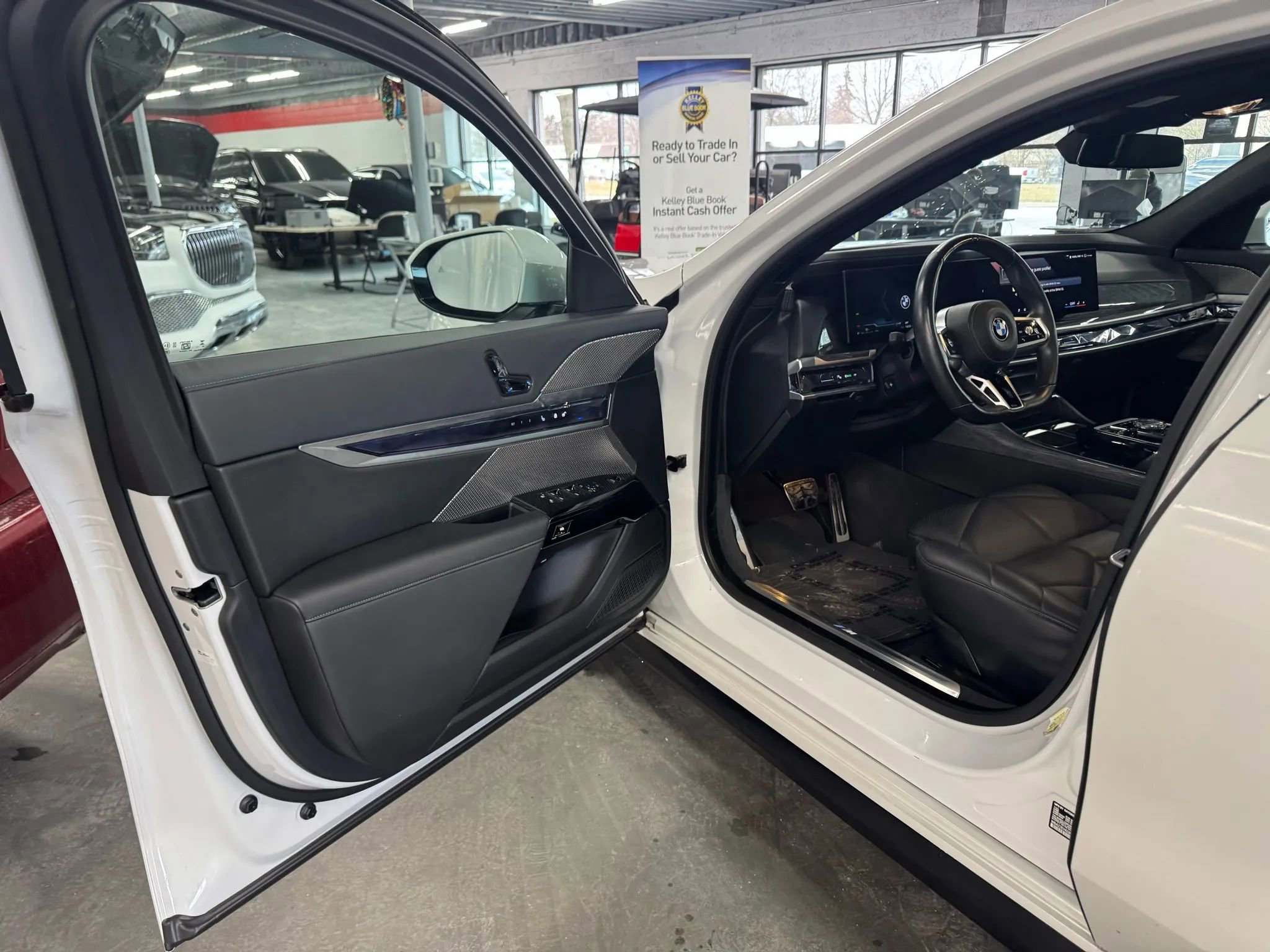 Used 2024 BMW 740i image 17