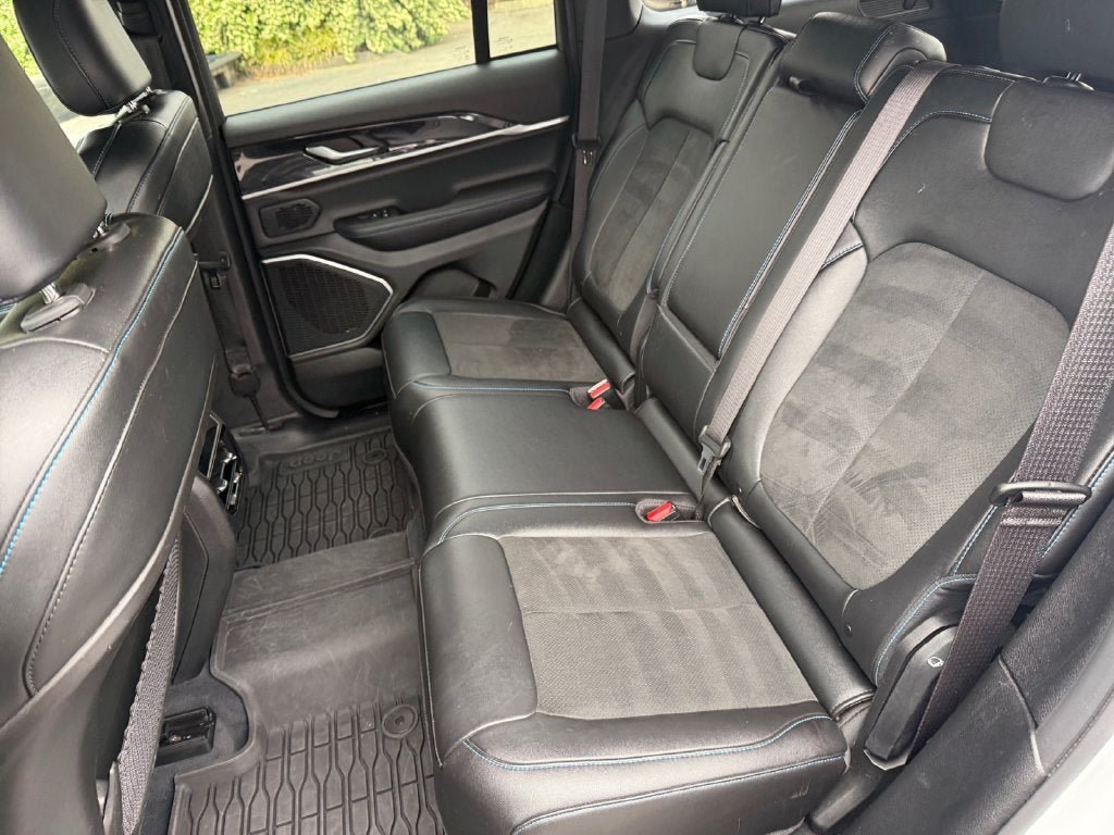 Used 2022 Jeep Grand Cherokee Trailhawk AWD/4WD image 34