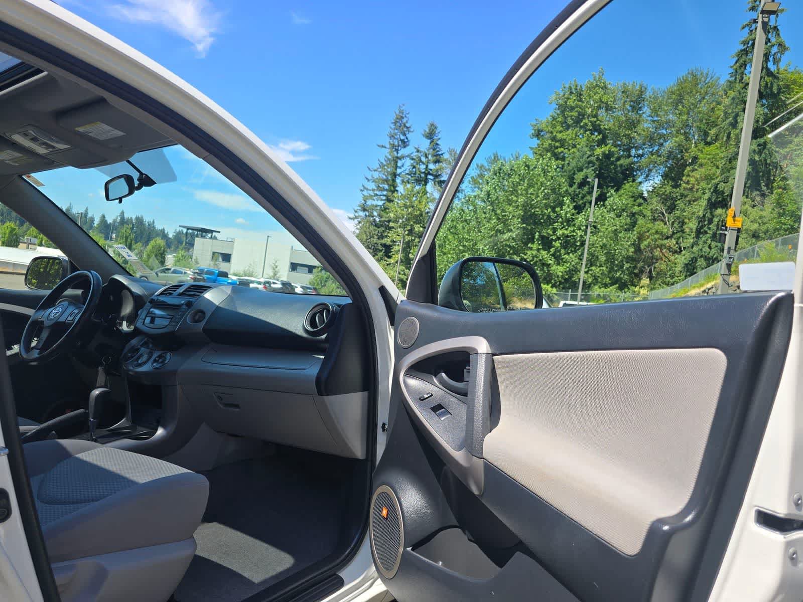 Used 2007 Toyota RAV4 Limited AWD/4WD image 26