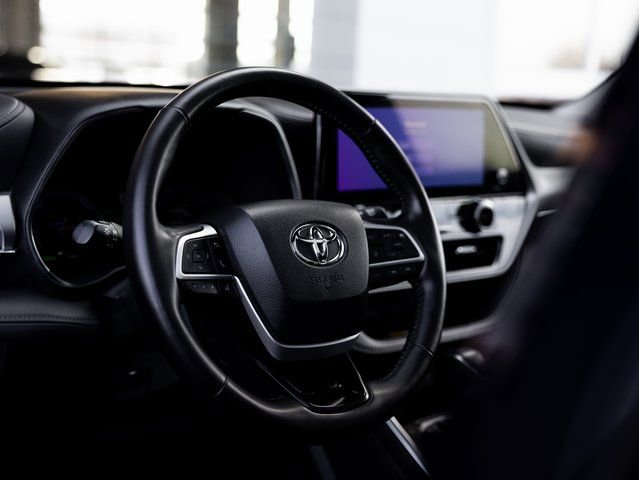 Used 2023 Toyota Highlander Platinum AWD/4WD image 14