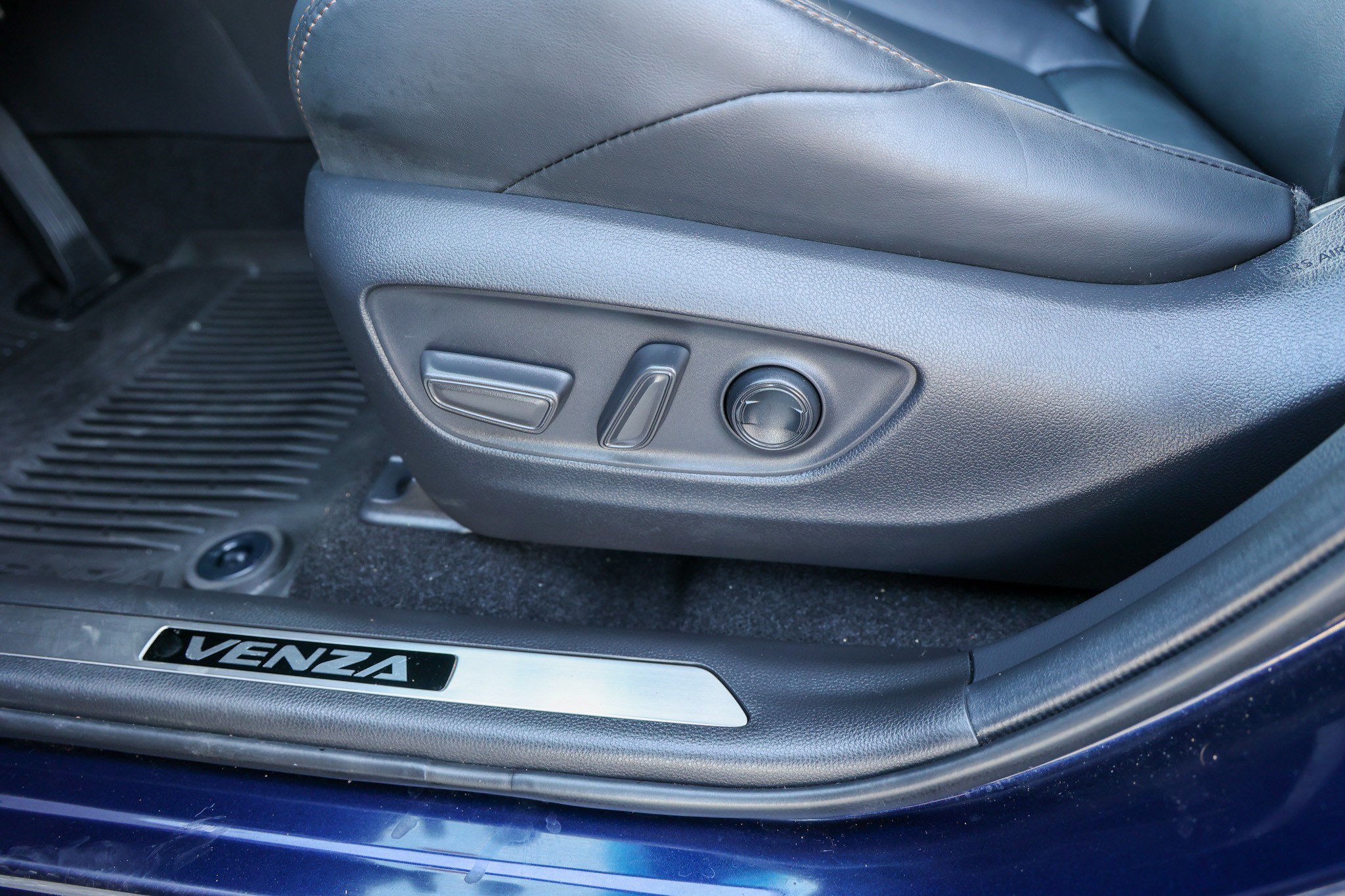 Certified 2022 Toyota Venza XLE AWD/4WD image 28