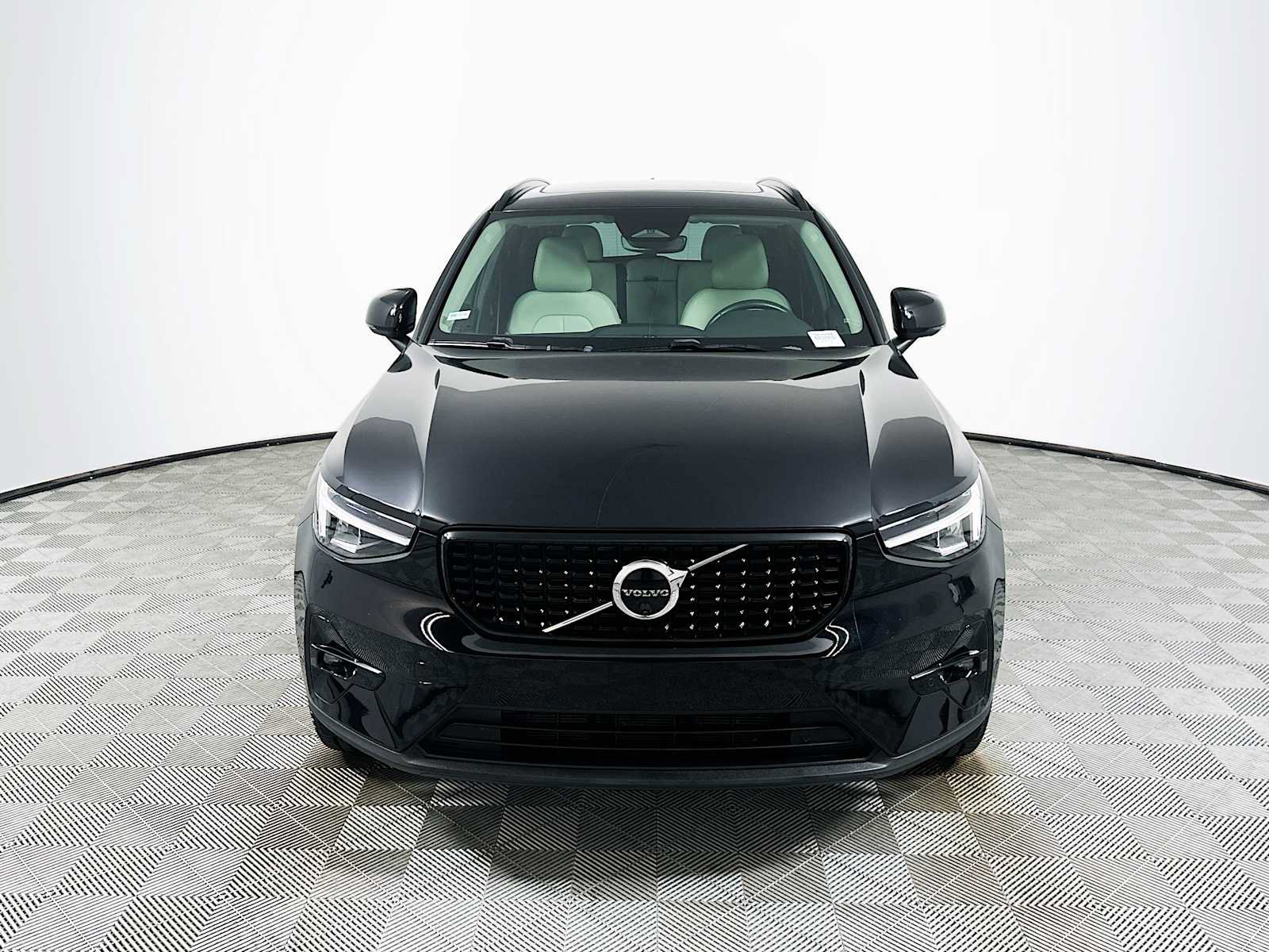 Used 2023 Volvo XC40 B5 Plus w/ Driver Assist Package image 2