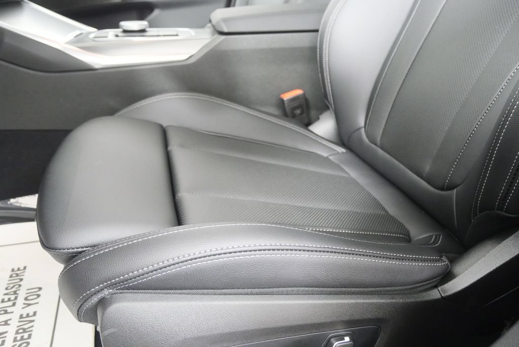 Used 2026 BMW 330i Sedan w/ M Sport Package RWD image 9