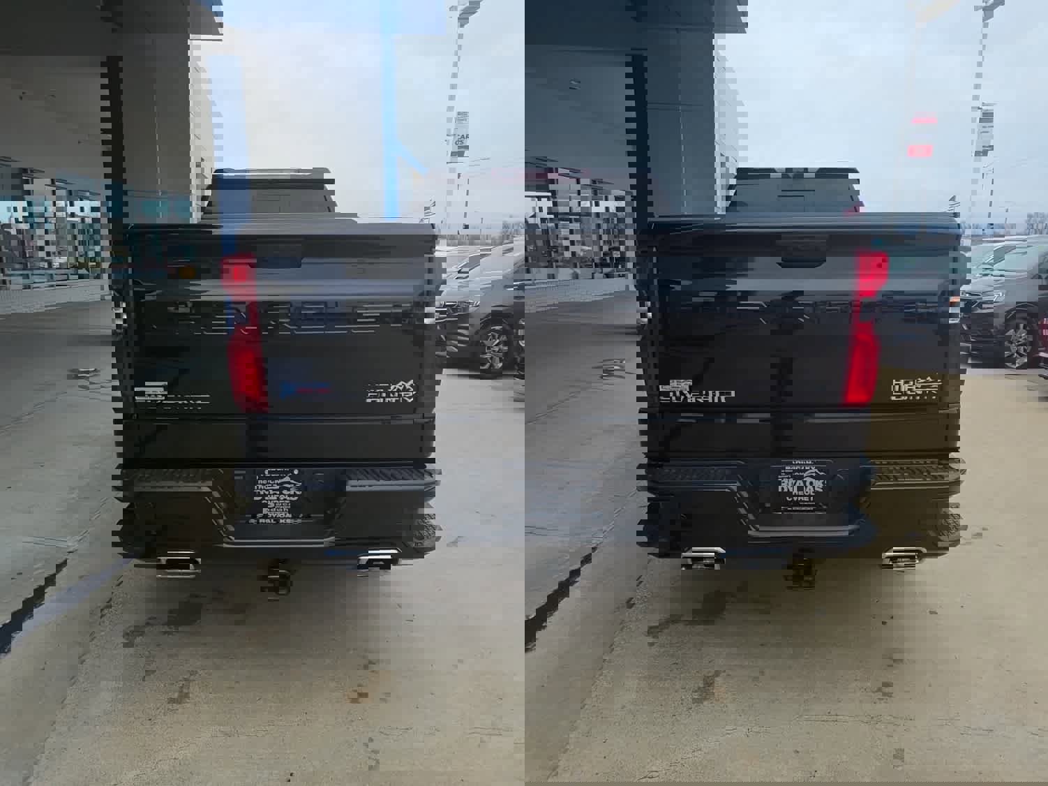 Used 2024 Chevrolet Silverado 1500 High Country w/ High Country Premium Package image 9