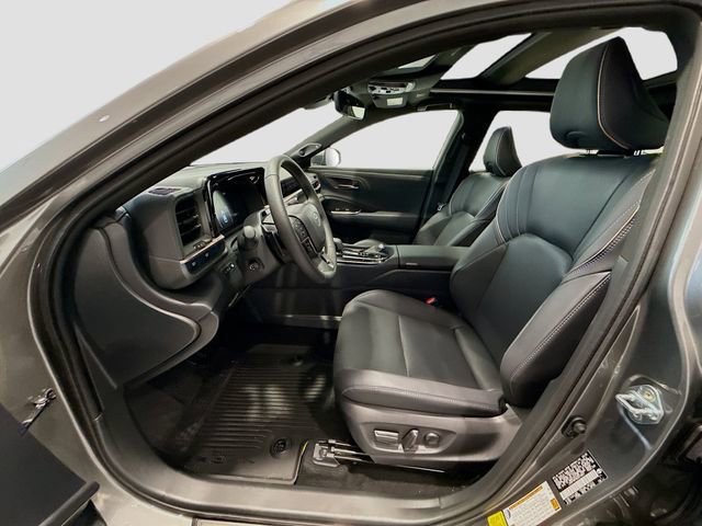 New 2025 Toyota Crown Platinum AWD/4WD image 17