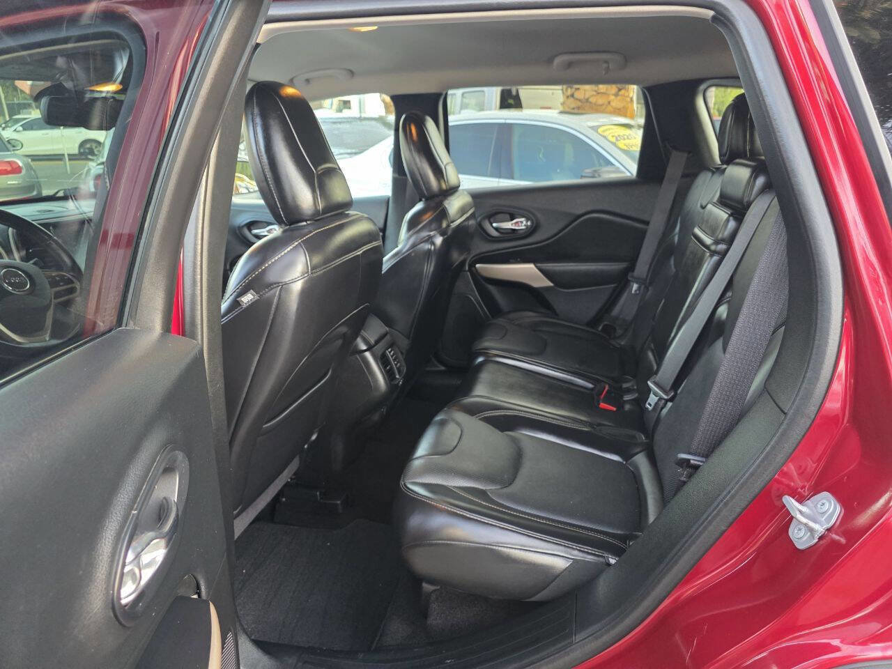 Used 2017 Jeep Cherokee Limited w/ Luxury Group image 11