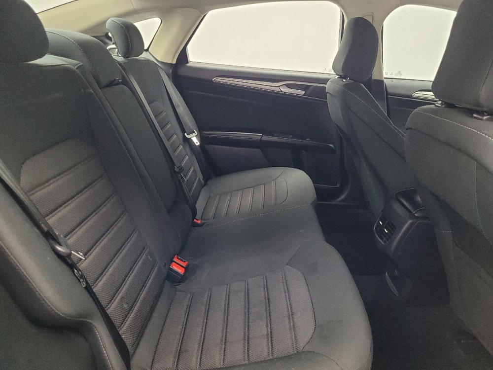 Used 2020 Ford Fusion SE FWD image 19