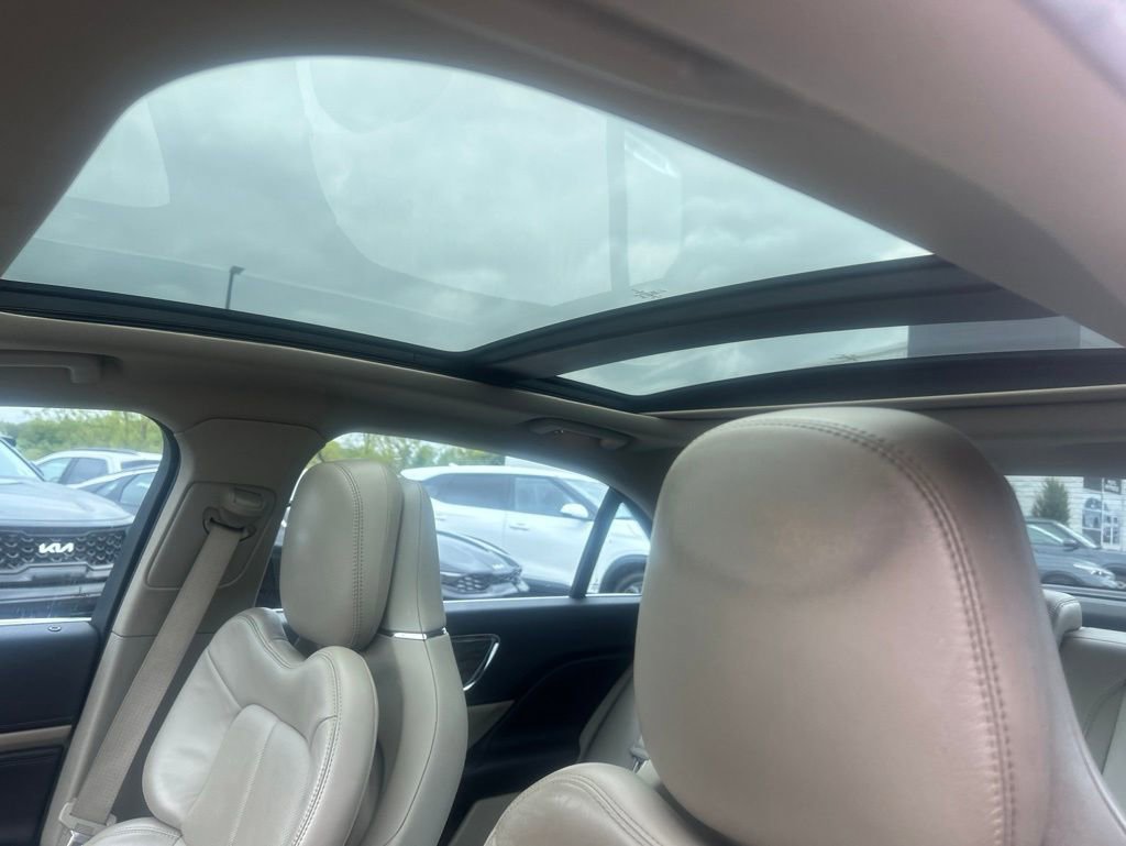 Used 2017 Lincoln Continental Reserve w/ Climate Package FWD image 16