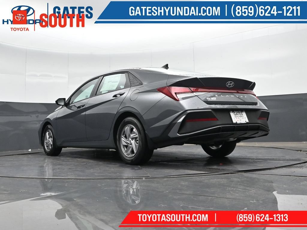 Used 2025 Hyundai Elantra SE FWD image 38