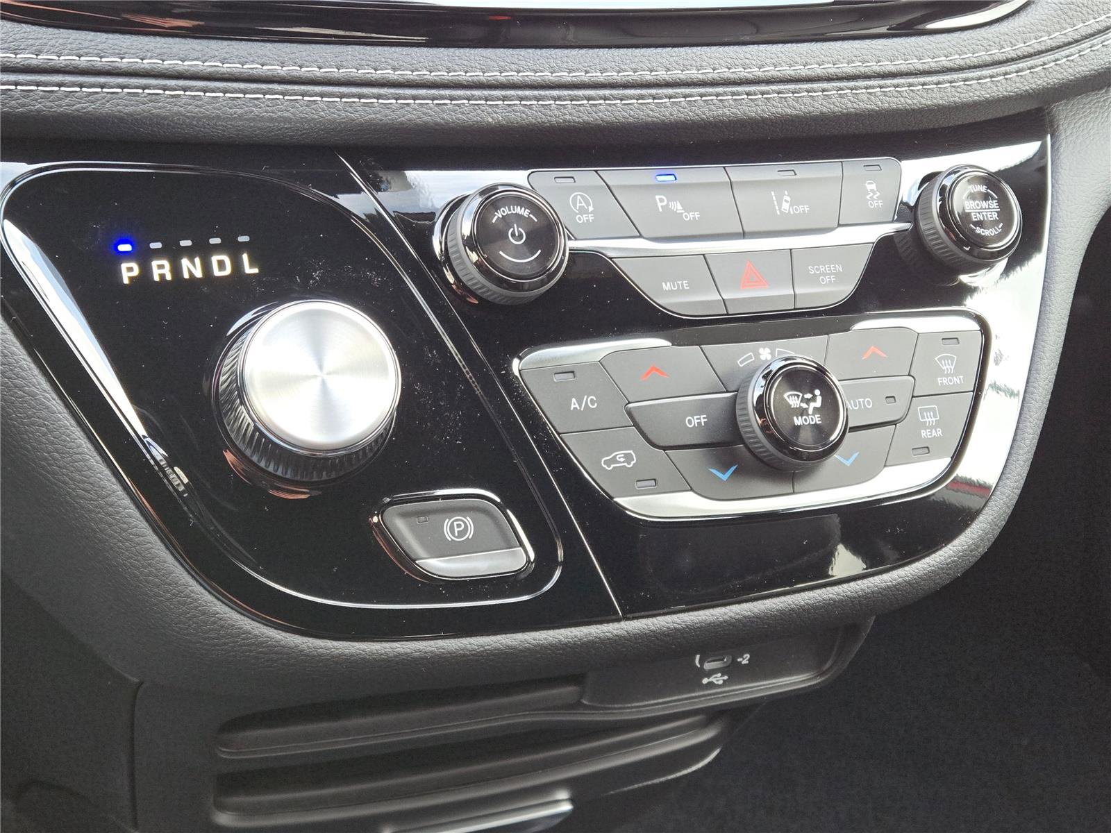 New 2026 Chrysler Pacifica Select w/ S Appearance Package image 25