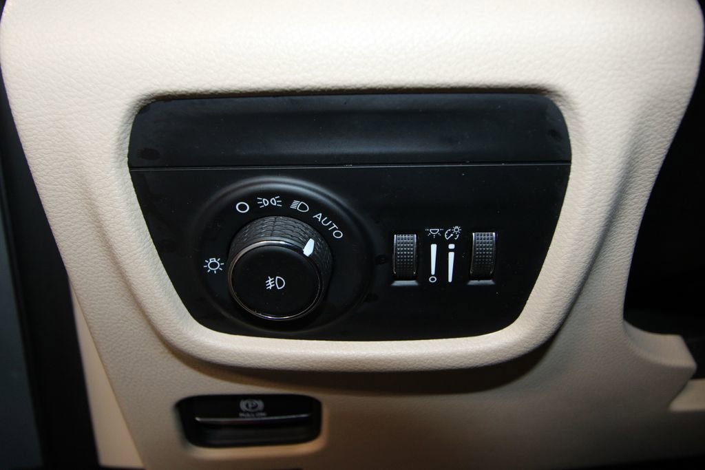 Used 2021 Jeep Grand Cherokee L Limited image 10