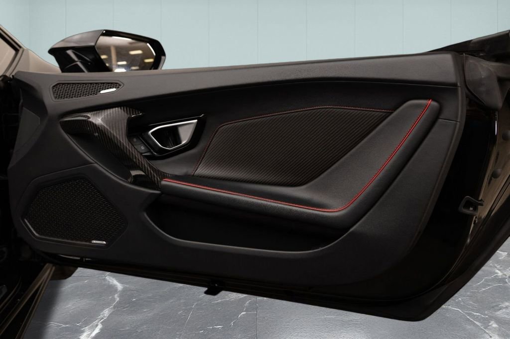 Used 2020 Lamborghini Huracan EVO image 33