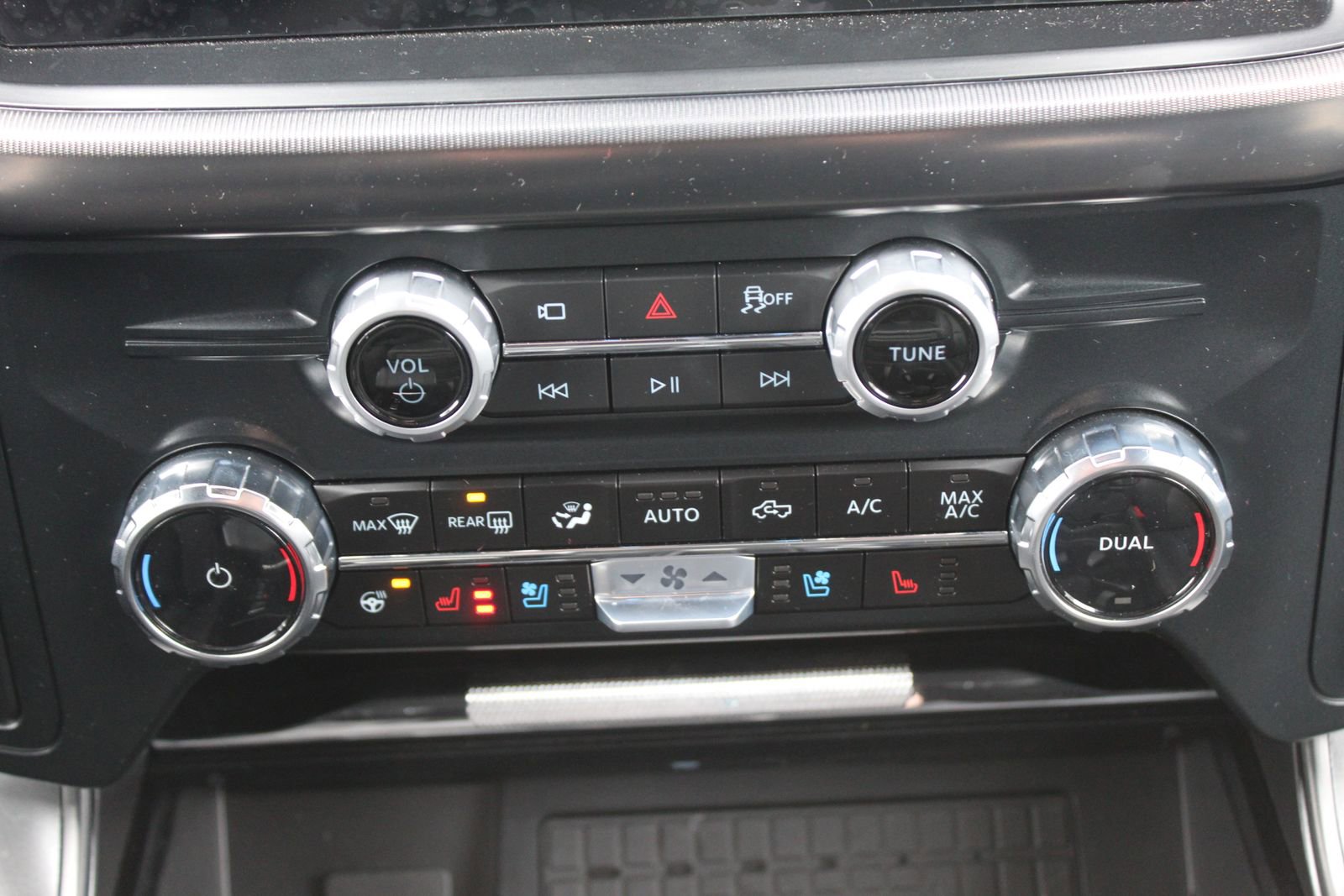 New 2025 Ford F150 Lariat w/ Equipment Group 501A Mid image 40