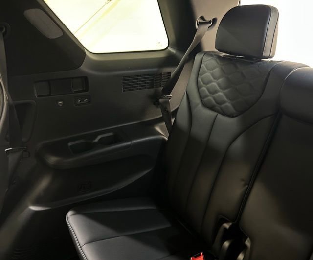Used 2021 Hyundai Palisade Calligraphy w/ Winter Package image 24
