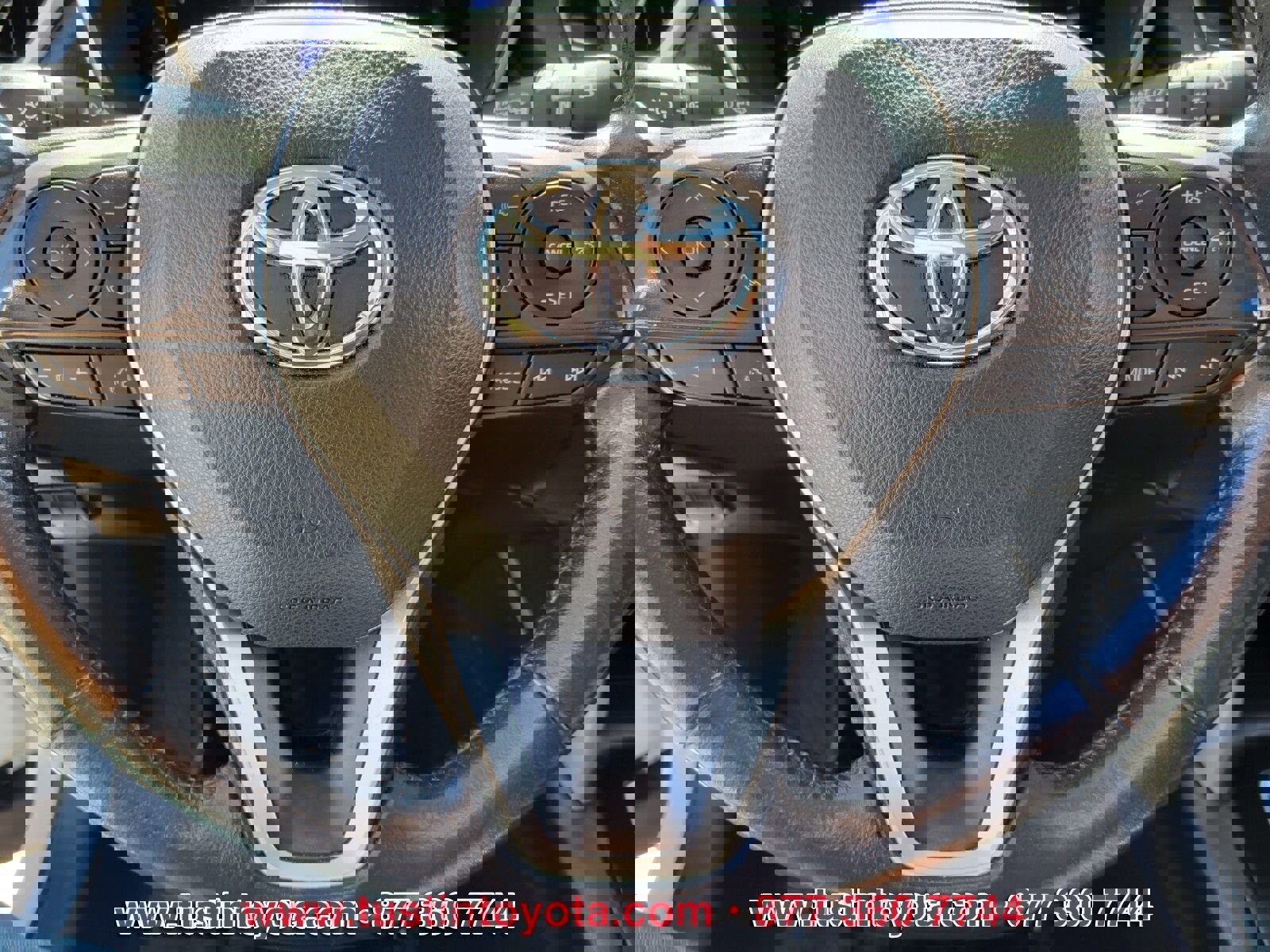 Certified 2022 Toyota Corolla Cross XLE w/ Convenience Package image 19