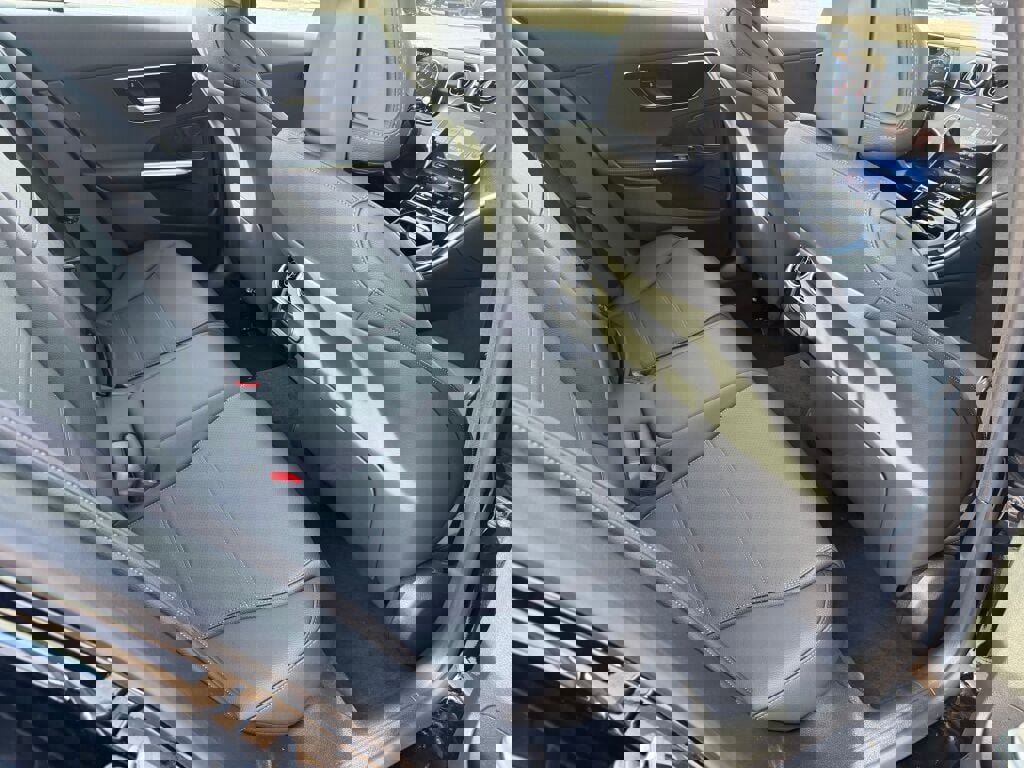 New 2026 Mercedes-Benz C 300 4MATIC Sedan image 19