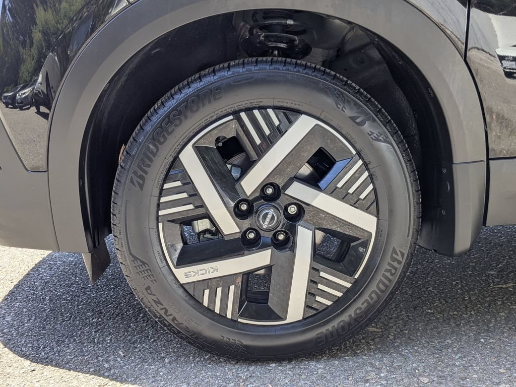 Used 2025 Nissan Kicks SV FWD image 9