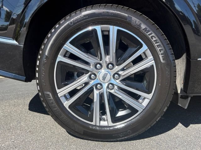 Used 2025 Cadillac Lyriq Luxury w/ LPO, Floor Liner Package AWD/4WD image 15