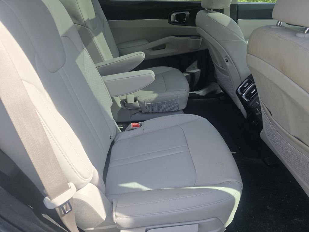 Used 2025 Kia Sorento EX w/ EX Panoramic Sunroof Package image 22