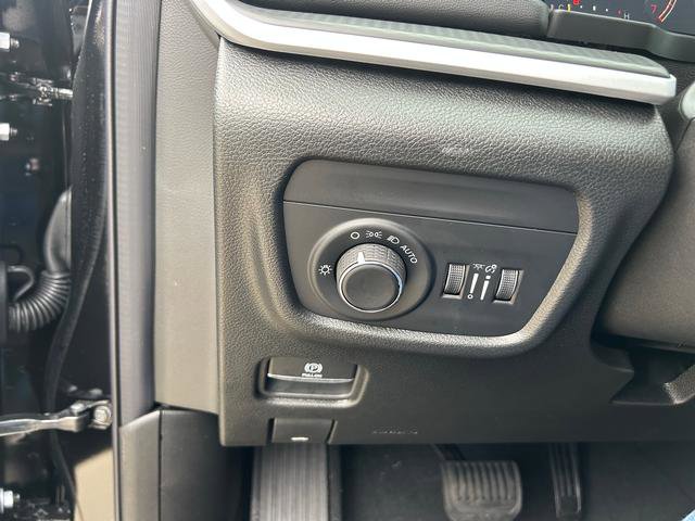 New 2025 Jeep Grand Cherokee Altitude image 18