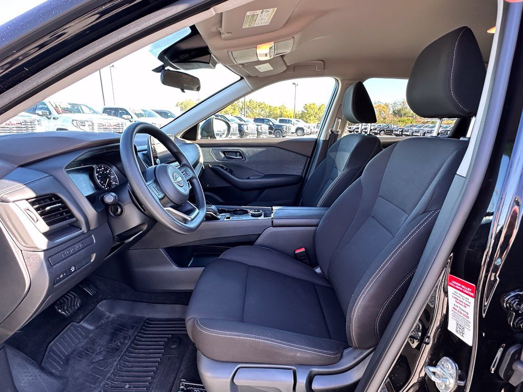 Used 2023 Nissan Rogue S AWD/4WD image 19