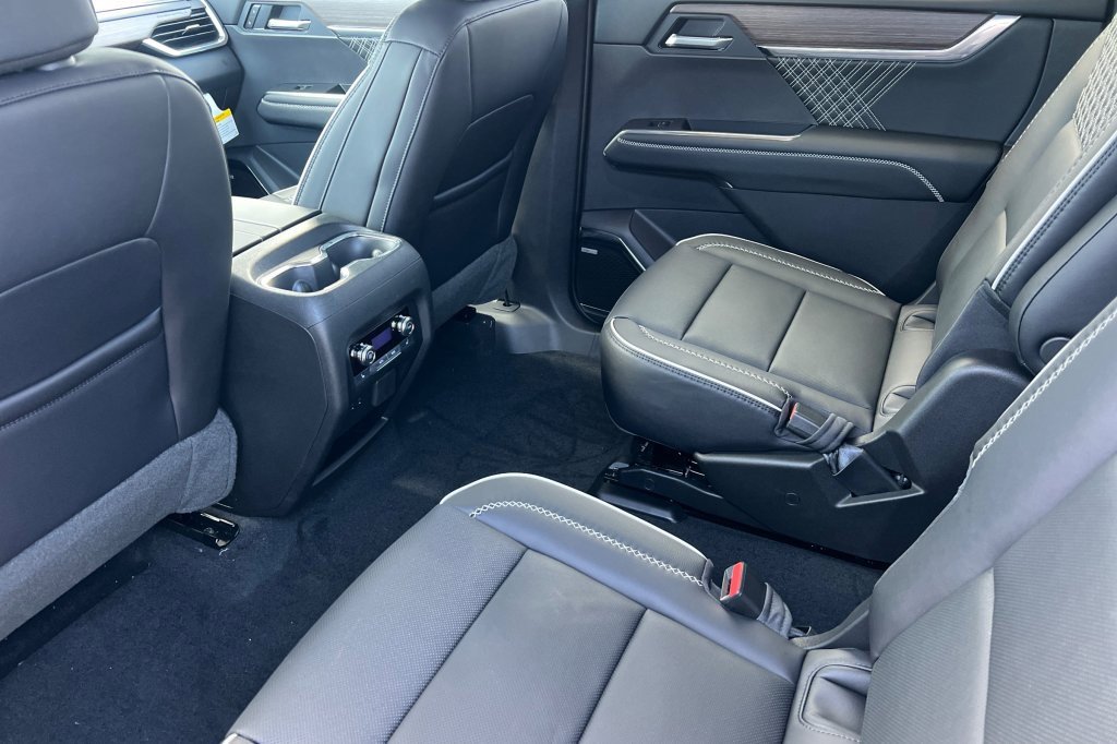 New 2026 GMC Acadia Denali w/ Super Cruise Package image 9
