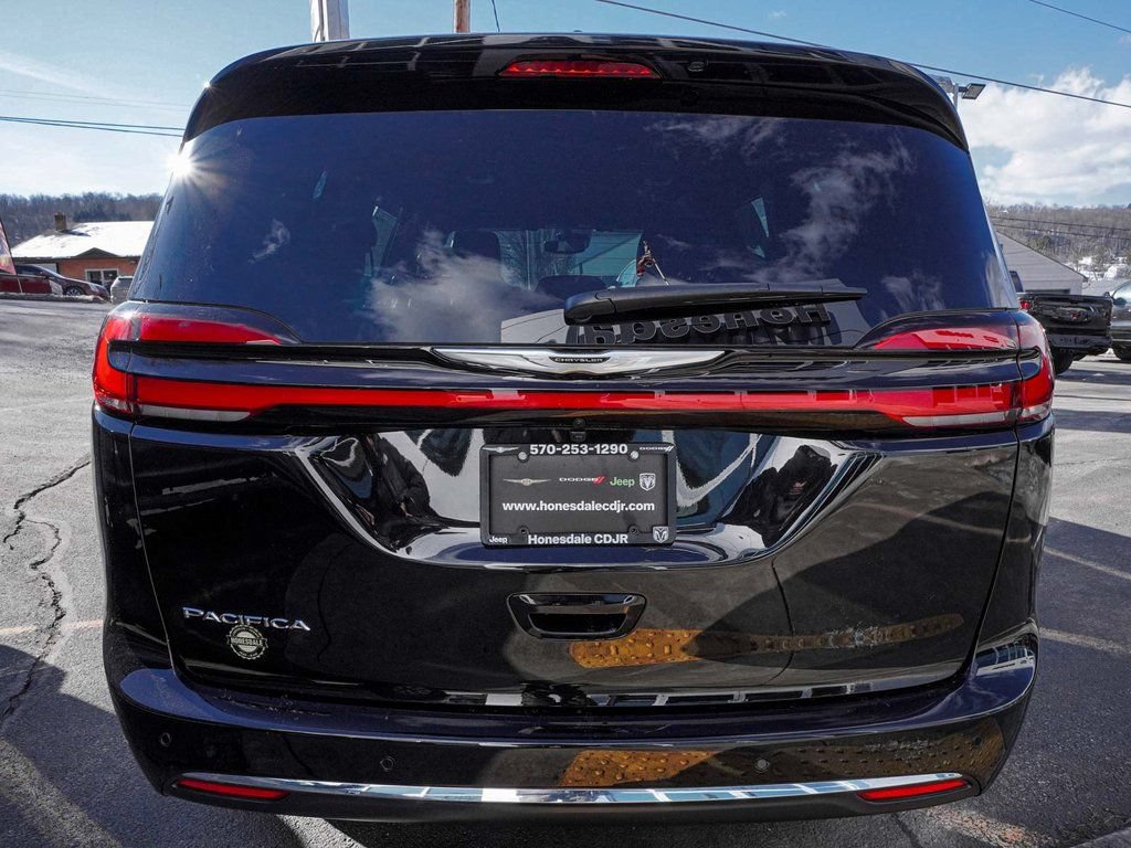 New 2026 Chrysler Pacifica Select FWD image 6