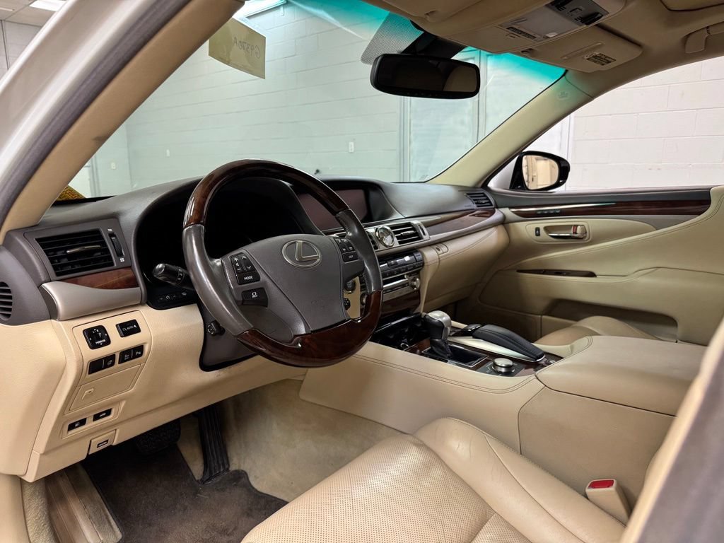 Used 2013 Lexus LS 460 AWD w/ Comfort Pkg image 14