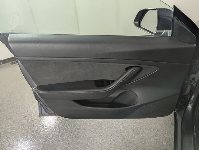Used 2020 Tesla Model 3 Standard Range Plus RWD image 9