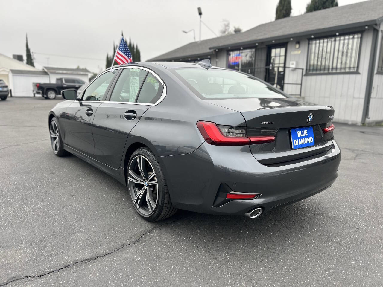 Used 2020 BMW 330i xDrive Sedan w/ Premium Package image 5