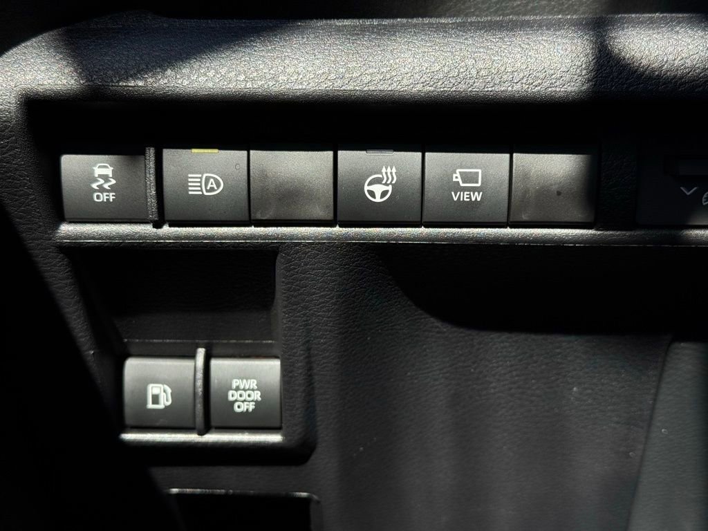 Used 2026 Toyota Sienna Platinum image 29