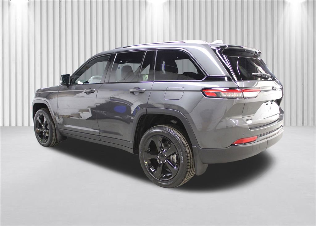 New 2025 Jeep Grand Cherokee Laredo image 5