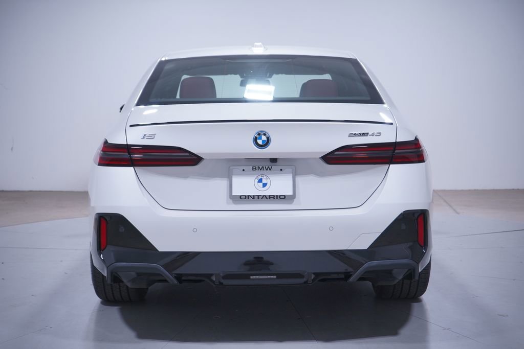 Used 2026 BMW i5 eDrive40 image 5