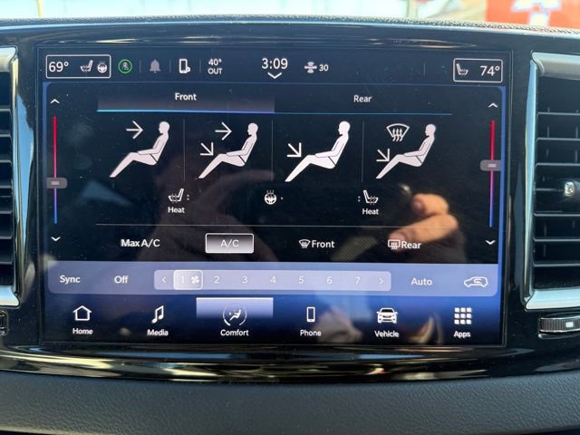 Certified 2024 Chrysler Pacifica Touring-L image 23